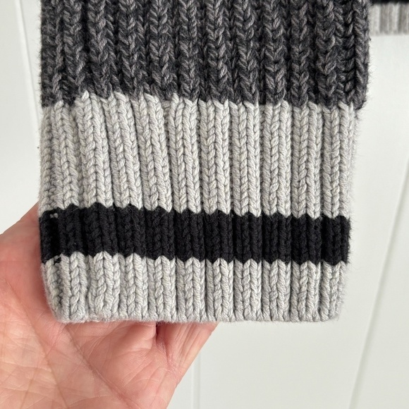 Roots grey cabin crew neck pullover sweater size small EUC - Picture 6 of 14